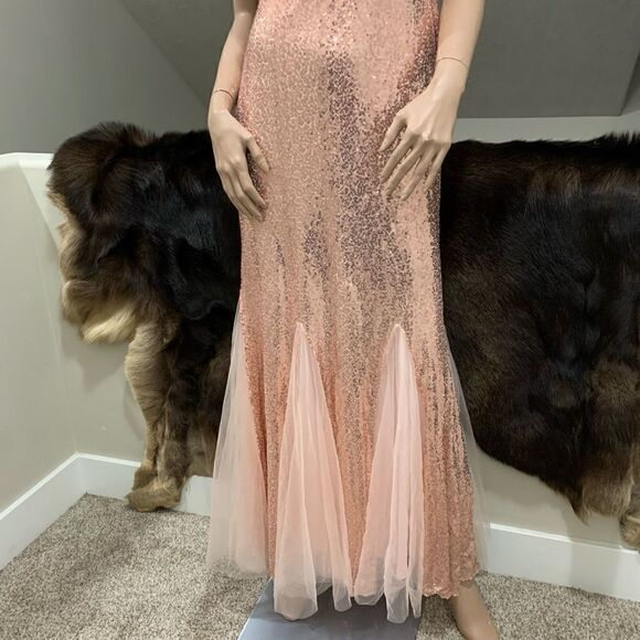New Beautiful Sparkling Off-The-Shoulder Sequined Fishtail Gown - Picture 8 of 14